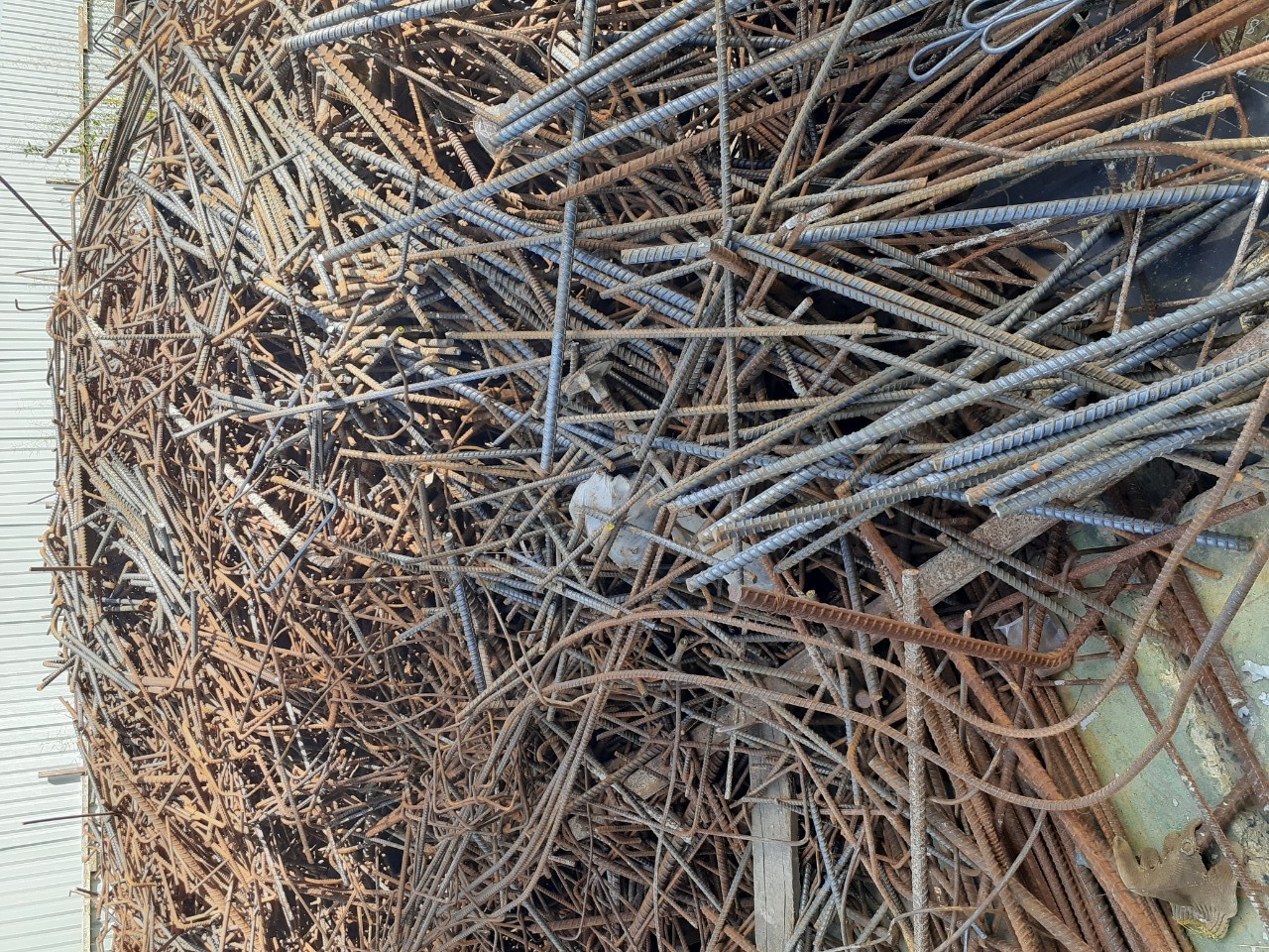 Thu mua sắt vụn công trình